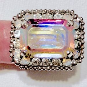 Bold, beautiful Sorrelli white iridescent ring